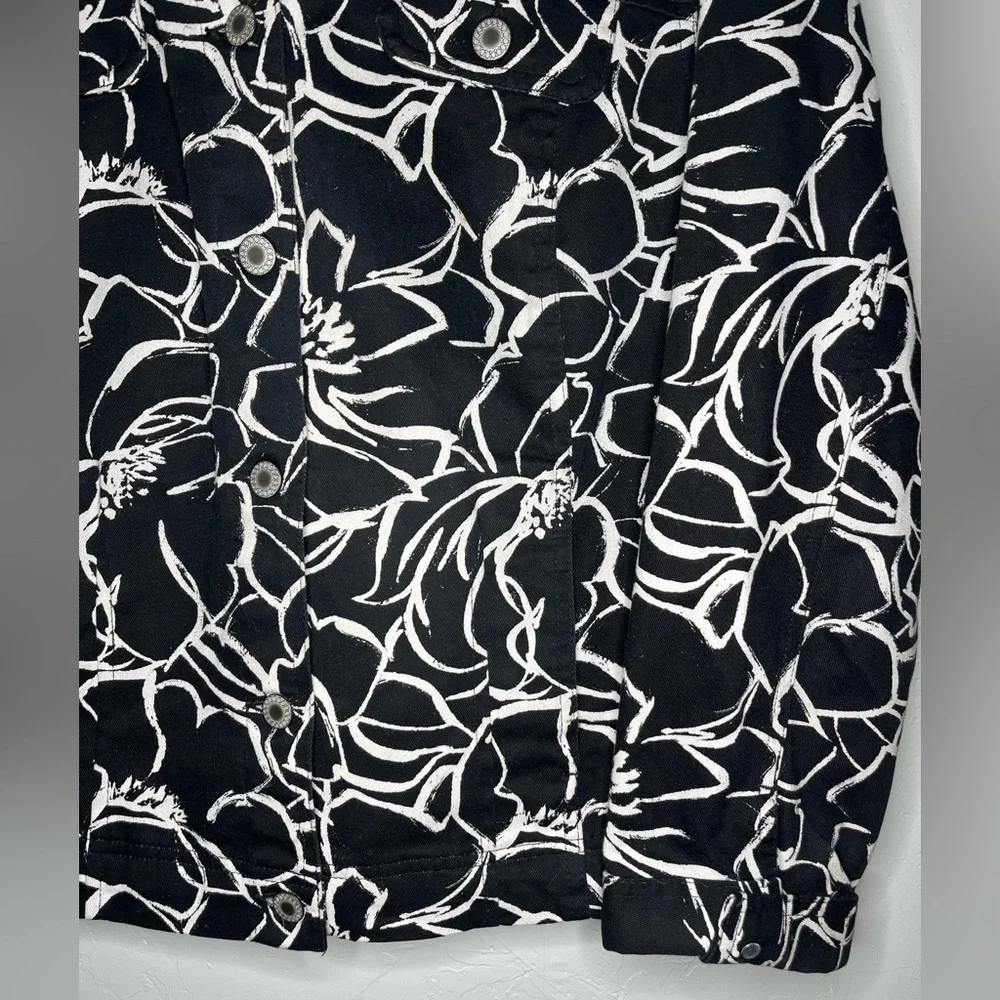 JM Collection Black and White Floral Women's Jacket‎ size 10